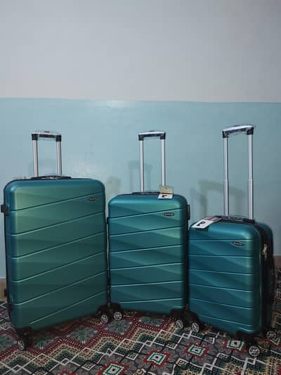 Set of three luaggage unbreakable fiber suitcase