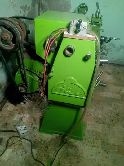 Madian Lathe Machine 5 ft