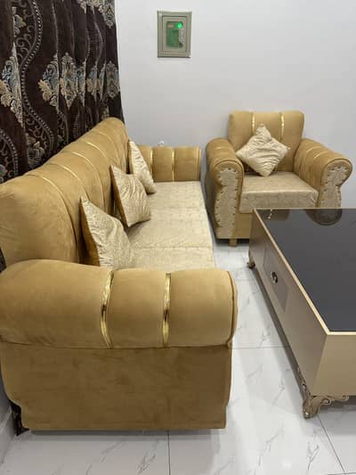 6 Seater Sofa Set ( 1,2,3) with table for Sale