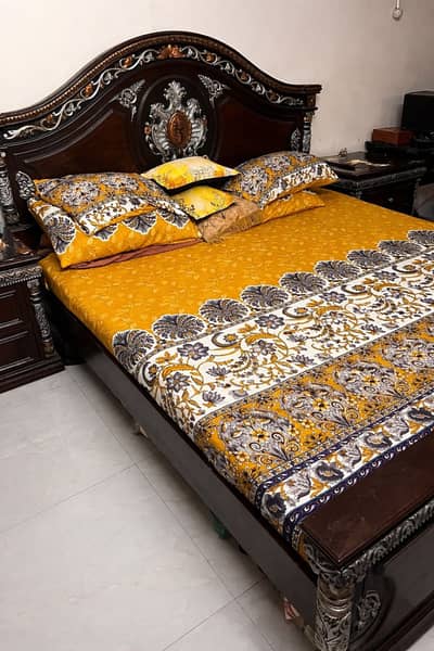 KING BED WITH SIDETABLES,CUPBOARD AND DRESSING TABLE