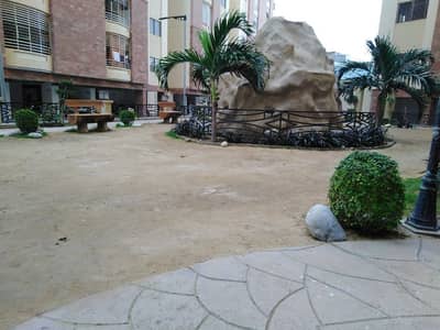 In Gulshan-E-Iqbal - Block 1 2100 Square Feet Flat For Sale