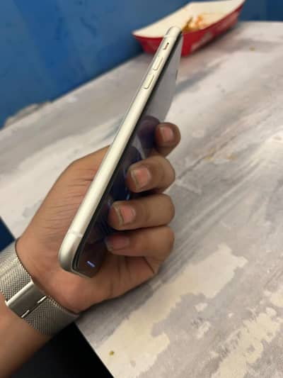 Iphone 11 non pta zero scratch 10/10 mdm like brand new 84% battery