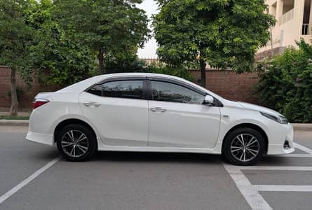 Toyota Corolla Altis Grande 1.8 Full Option Black interior.