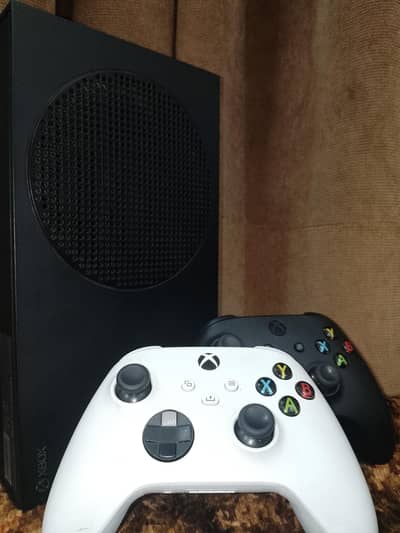 x box series s for sale  with 2 original  controller and games