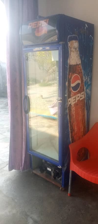 Pepsi ka chiller hai bhoat achi condition ma hai