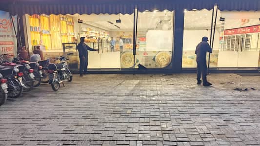 1 KANAL Building For sale on Main Boulevard ALLAMA IQBAL TOWN