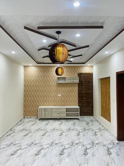 8 MARLA BREND NEW UPER PORCTIONS FOR RENT IN JINNAH GARDEN