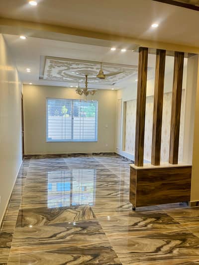 8 MARLA BREND NEW UPER PORCTIONS FOR RENT IN JINNAH GARDEN