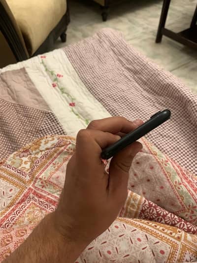 I phone Xr jv black colour