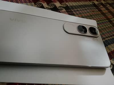 vivo Y 200 8 256 with full box 80 ward charger
