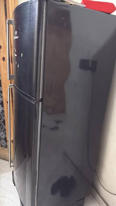 DAWLANCE FRIDGE IN WORKING CONDITION FULL SIZE 100 PERCENT OK