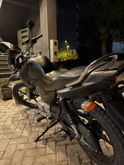 Yamaha YBR 125G 2025