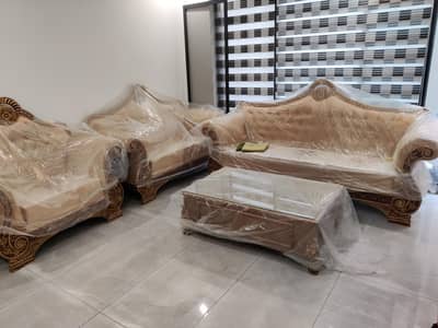 untouched 7 seater sofa set with table