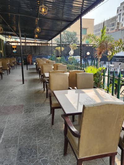 4 Diinning chair with 1 table