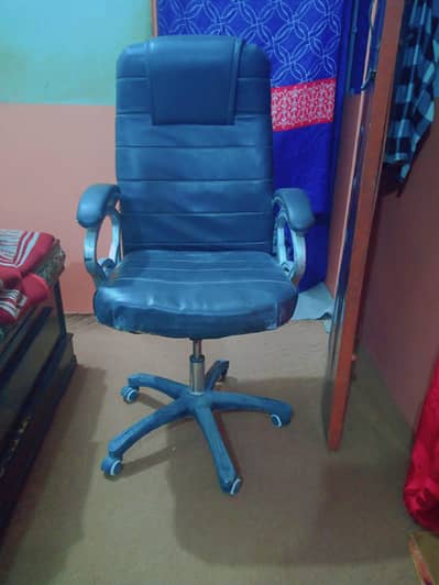 revolving boss chair