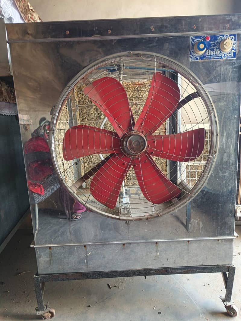 فل سائز ایئر کولر ساتھ میں سٹینڈ بھی ہے 1