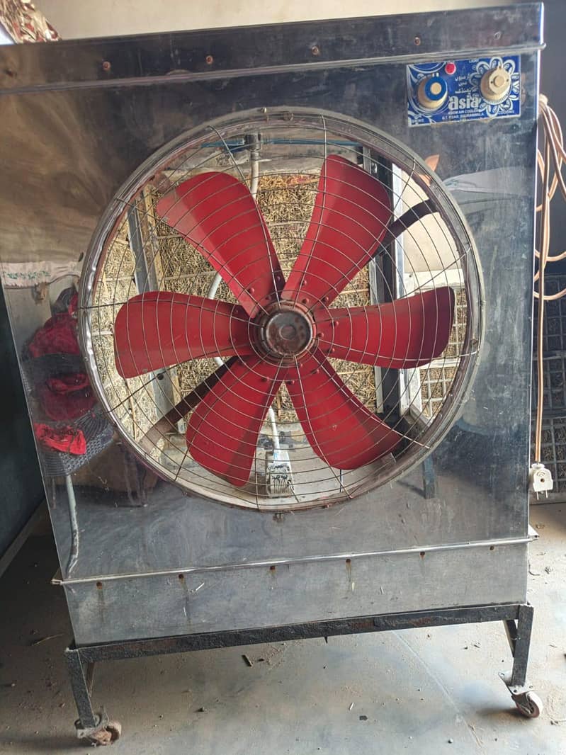 فل سائز ایئر کولر ساتھ میں سٹینڈ بھی ہے 2