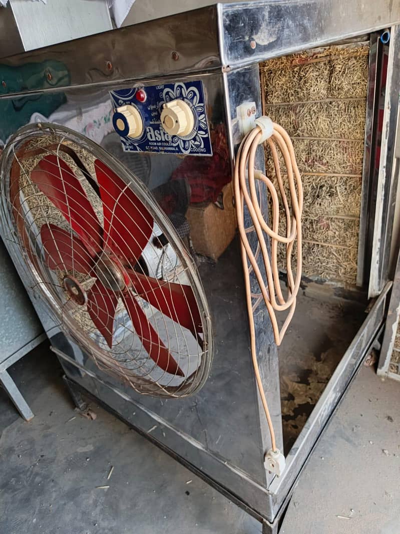 فل سائز ایئر کولر ساتھ میں سٹینڈ بھی ہے 3