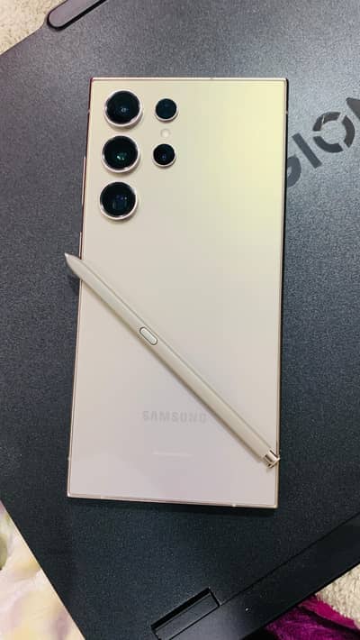 Samsung Galaxy S24 Ultra.  Titanium Grey Color