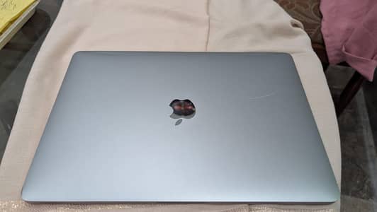 MacBook Pro 2020 M1 chip 8gb Ram 256gb SSD 13"inches