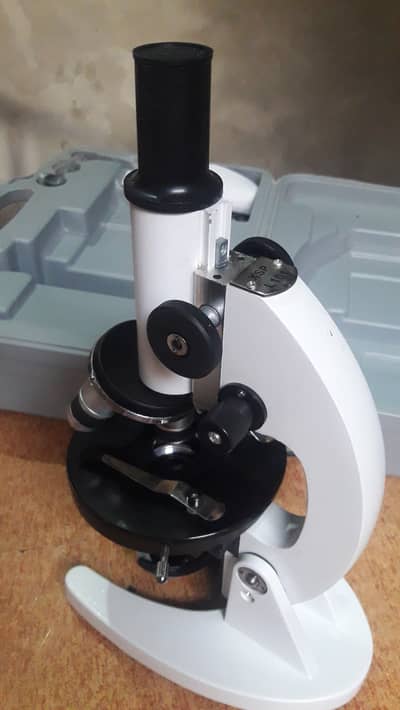 Microscope