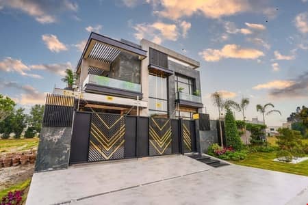 PHASE 6 1-KANAL BRAND NEW FULLY MAINTAINED BUNGALOW IS AVAILABLE FOR SALE.