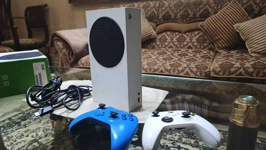 xbox series s 512Gb with Rdr 2 and Resident evil 9 (&many others )