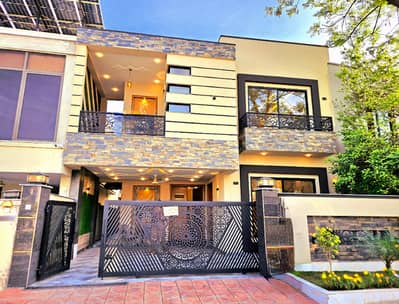 Designer 10 Marla House With Spacious Street View