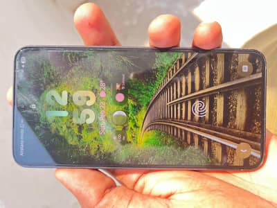 8/128 gb waterpack  9/10 sim working  no fault