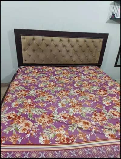 king size bed and 3 door almari wooden