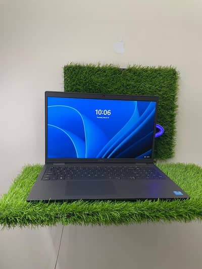 Dell latitude laptop 8/512 11 gen