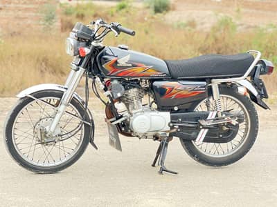 Honda 125  2021 model black colour documentll okay biometric available