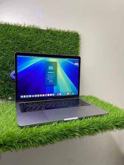 Apple MacBook pro 2020 Retina display i5/8 -256 gb