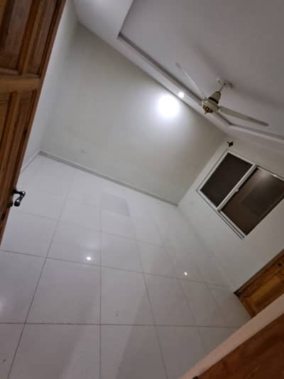 2bed unfurnish apartment available for rent