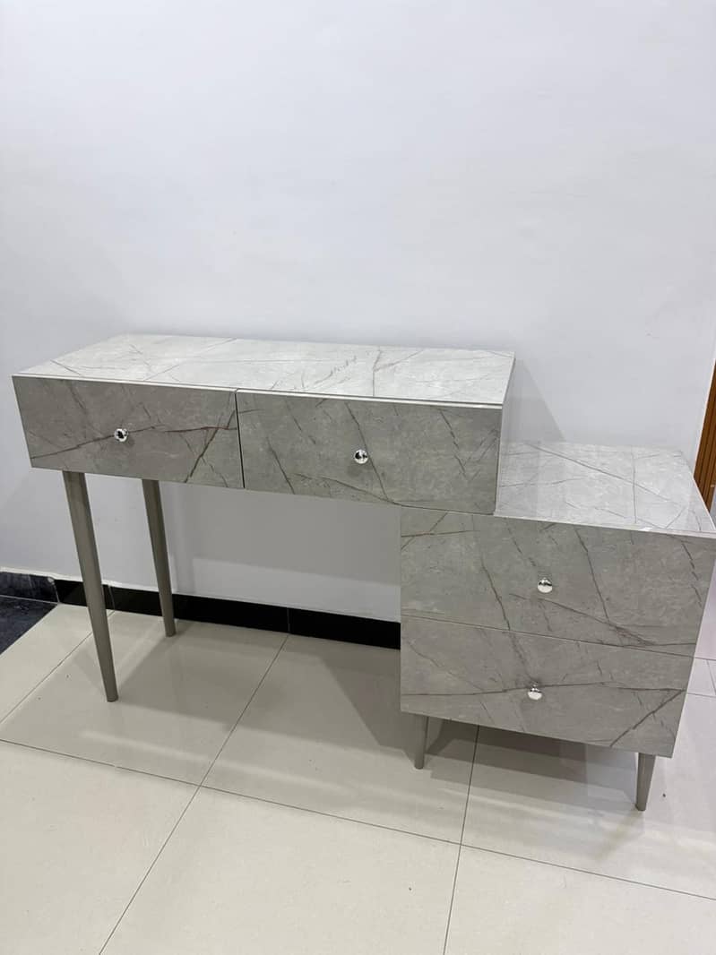 Dressing table / Draws 1