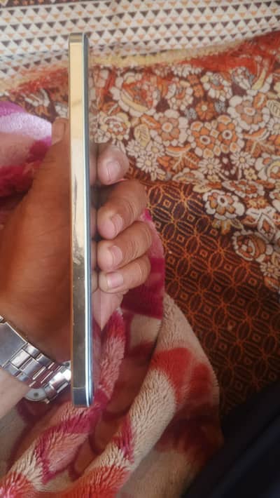 vivo y100 for sale  1 year use box charger original pta approved