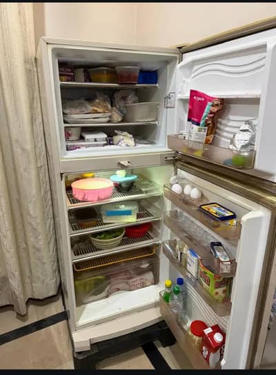 dawlance medium size fridge