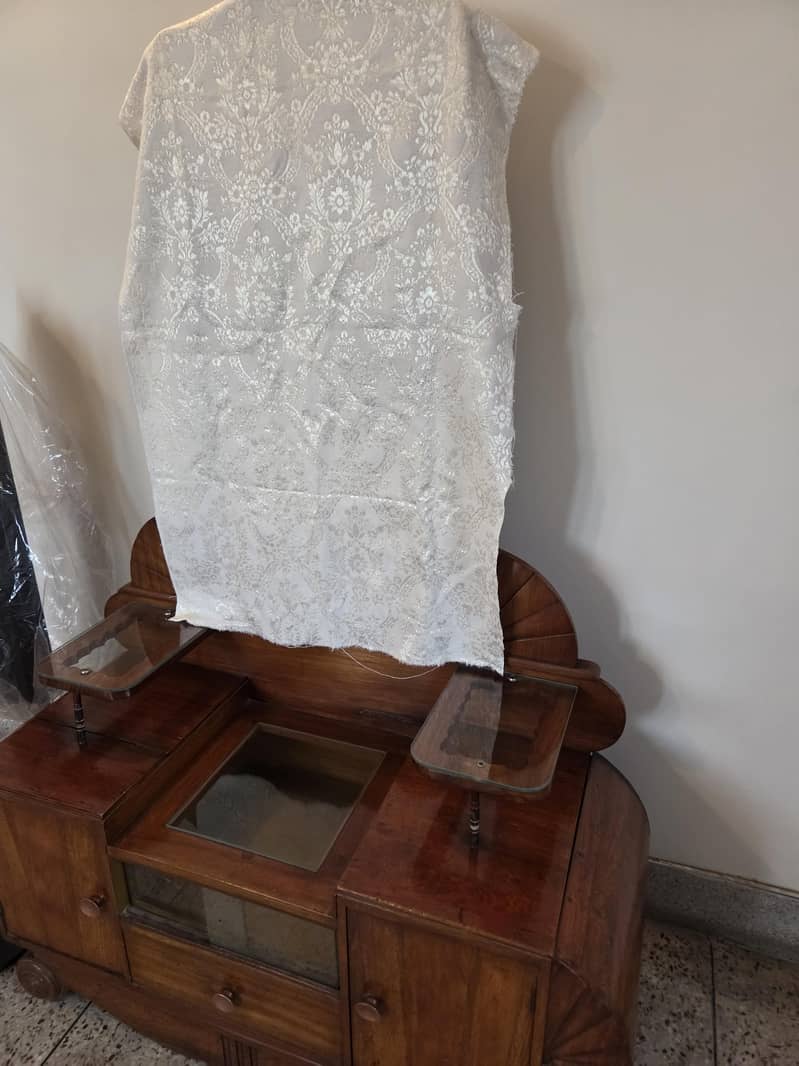 dressing table 1