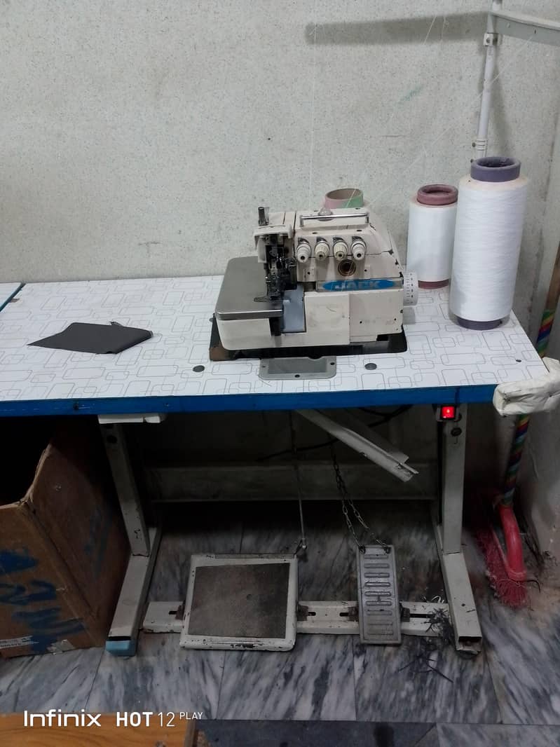 overlock machine good condition 0