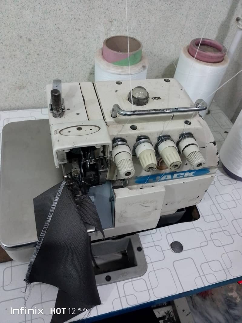 overlock machine good condition 3