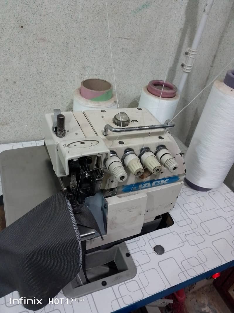 overlock machine good condition 4
