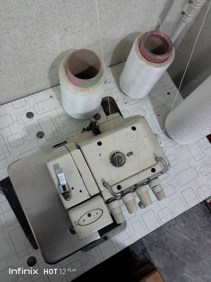 overlock machine good condition 5