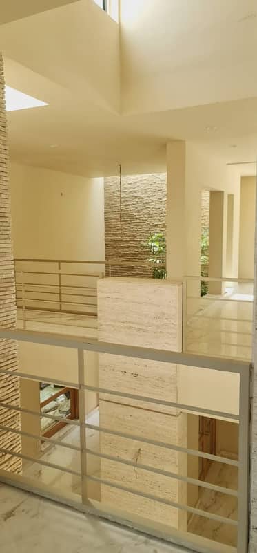 F-7 FRONT OPEN BEAUTIFUL HOUSE FOR SALE PRIME LOCATION