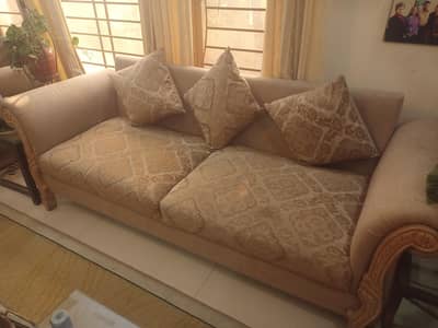 IT'S A 7 SEATER SOFA SET . CONDITION 10/9 NEVER REPAIR NO DAMAGE.