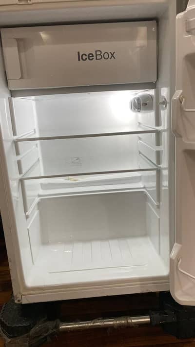 Excellent condition fridge
