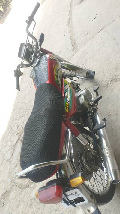 Honda cd 70 original condition engine ko hath tk ni lga one hand used