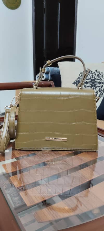 10/10 conditions bags in good quality best for office girls