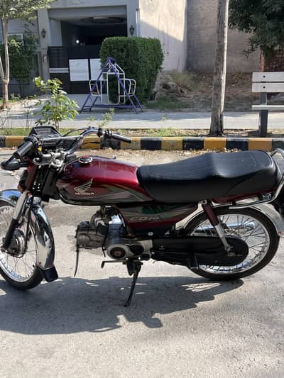 Honda 70 all ok no fault only some sacrachies on tank