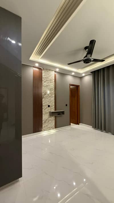 10 Marla Brand New House Available For Rent In Central Park Good Location