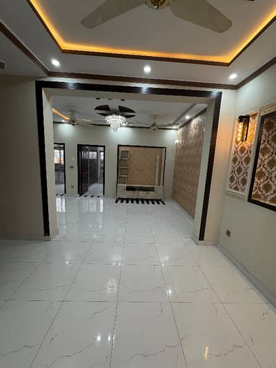 10 Marla House Available For Rent In Central Park Housing Scheme Lahore Ferozpur Road.